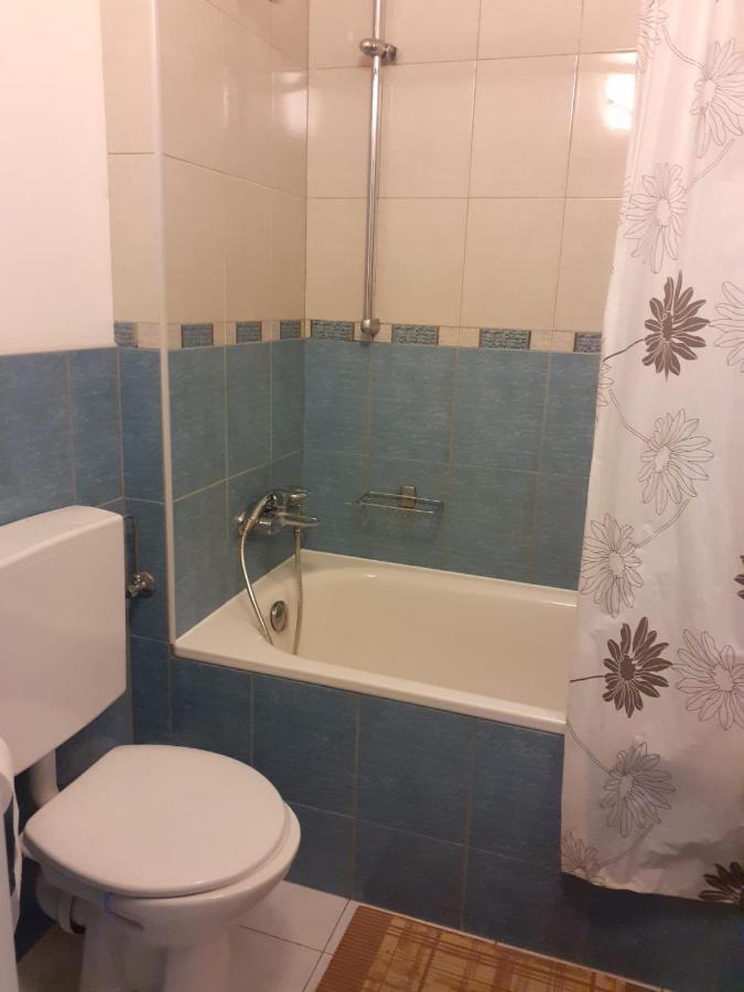 Km House Cerny Most Hostel Prága Kültér fotó