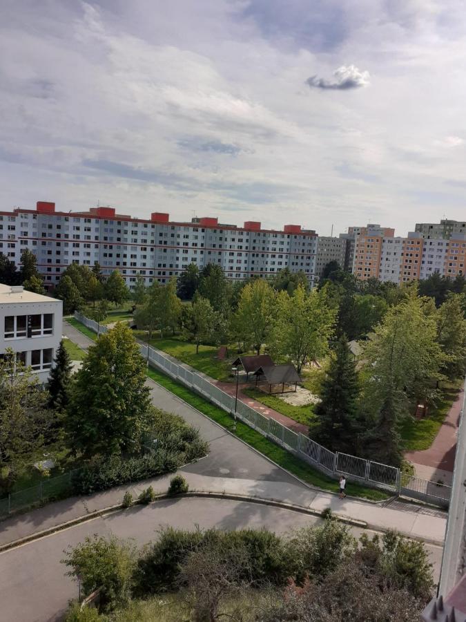 Km House Cerny Most Hostel Prága Kültér fotó