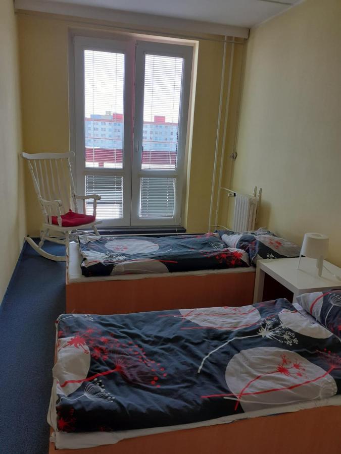 Km House Cerny Most Hostel Prága Kültér fotó