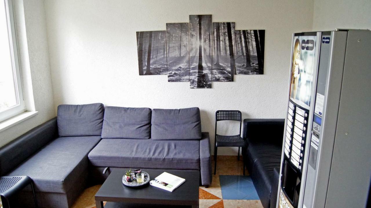 Km House Cerny Most Hostel Prága Kültér fotó
