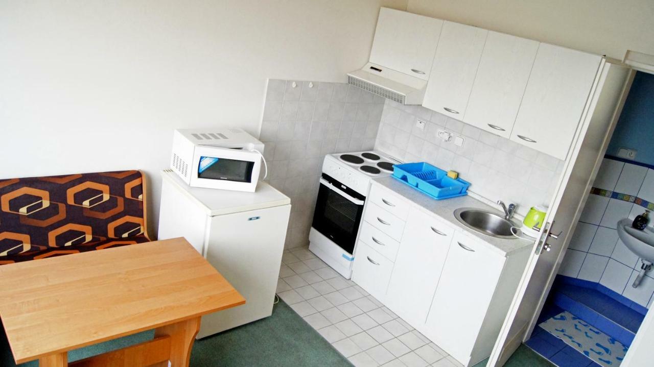 Km House Cerny Most Hostel Prága Kültér fotó
