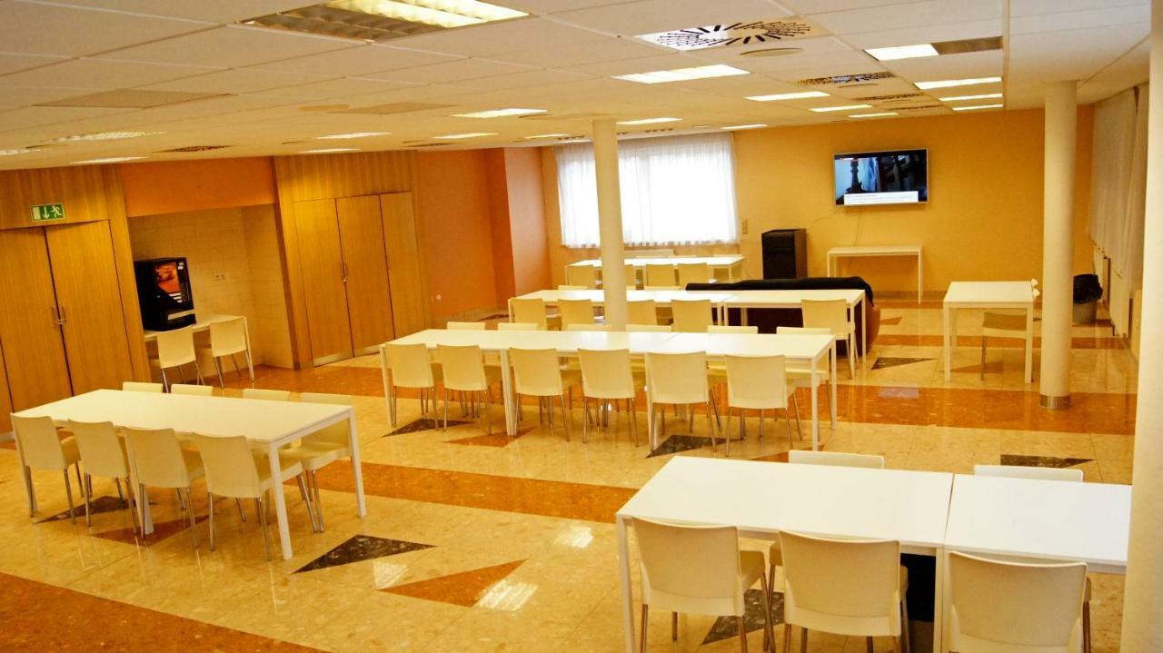 Km House Cerny Most Hostel Prága Kültér fotó