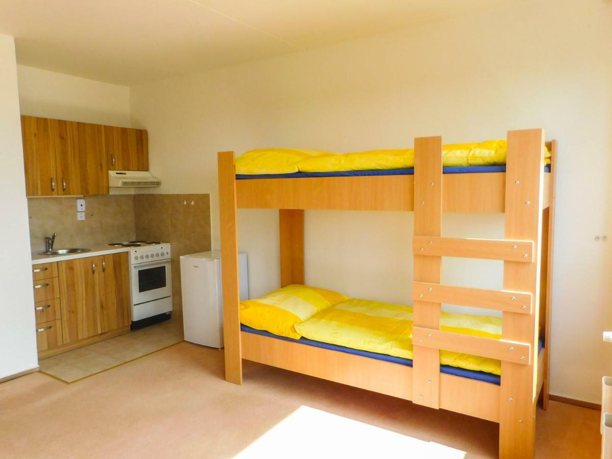Km House Cerny Most Hostel Prága Kültér fotó
