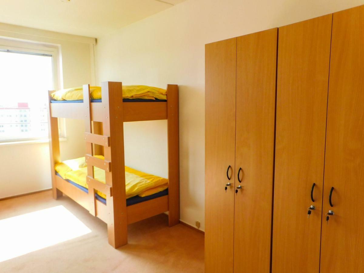 Km House Cerny Most Hostel Prága Kültér fotó