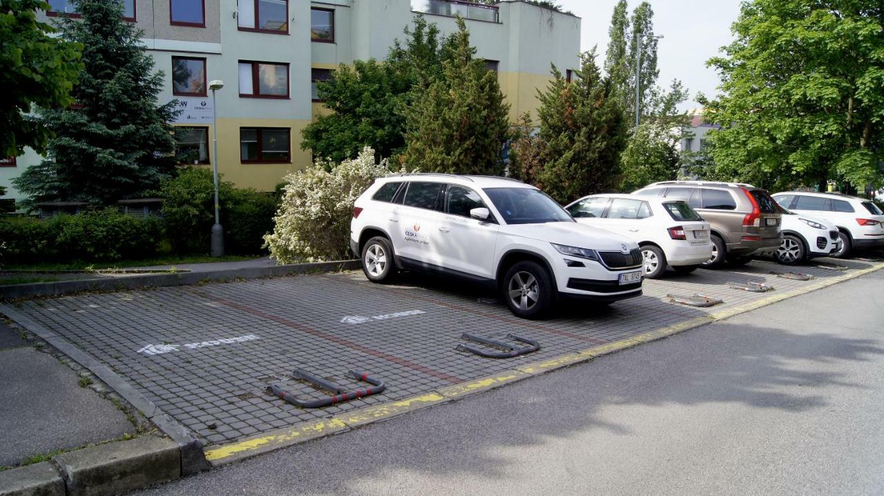 Km House Cerny Most Hostel Prága Kültér fotó