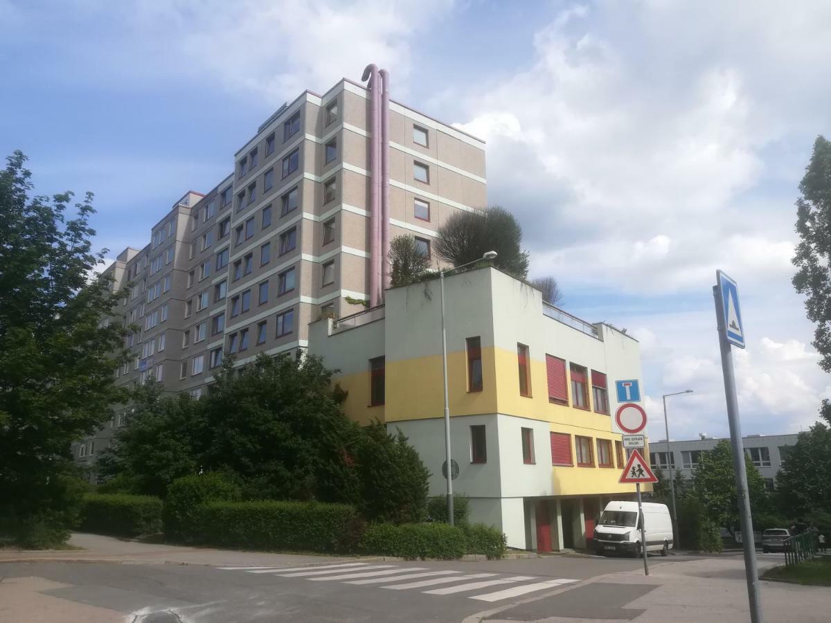 Km House Cerny Most Hostel Prága Kültér fotó