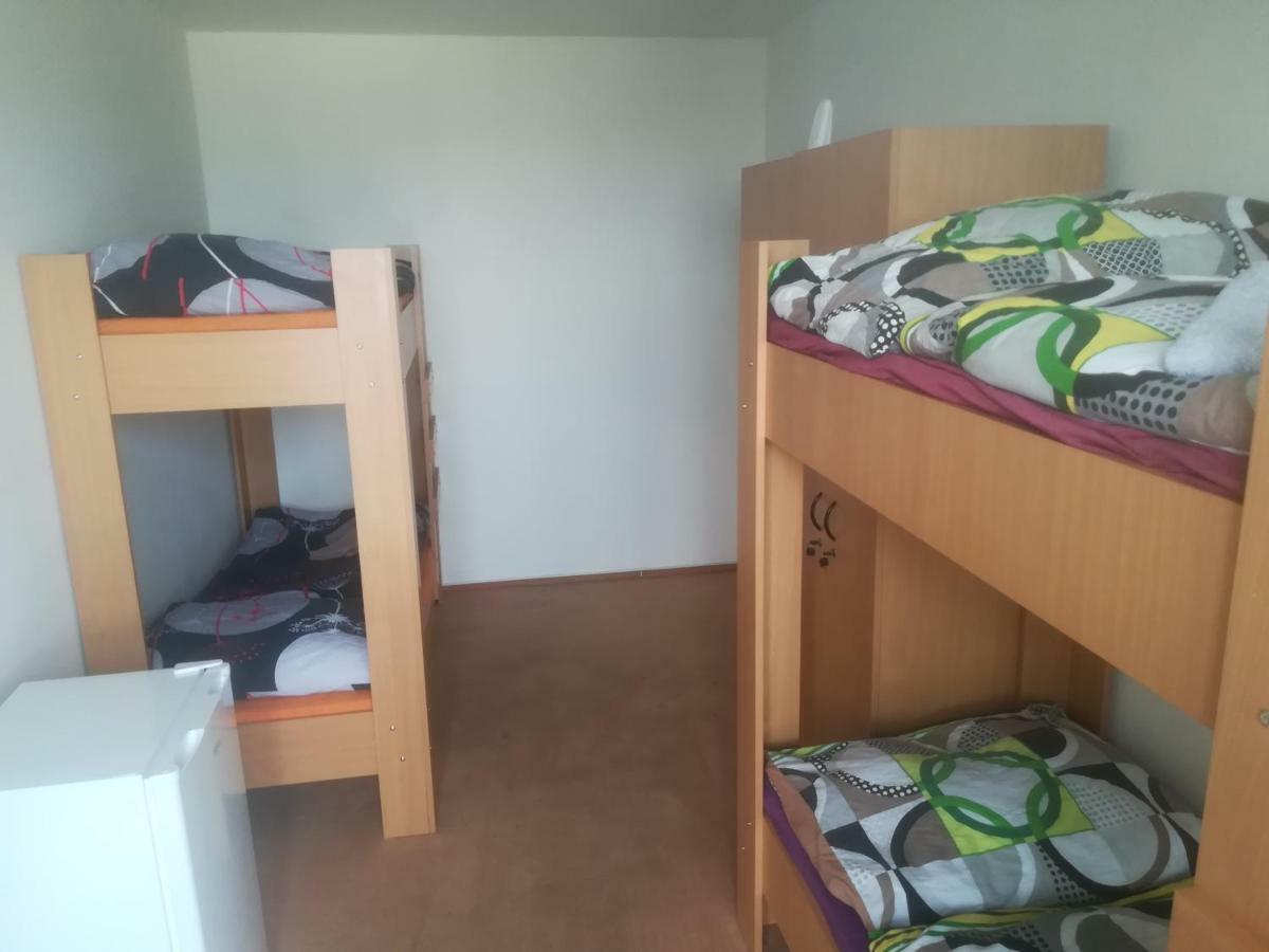Km House Cerny Most Hostel Prága Kültér fotó
