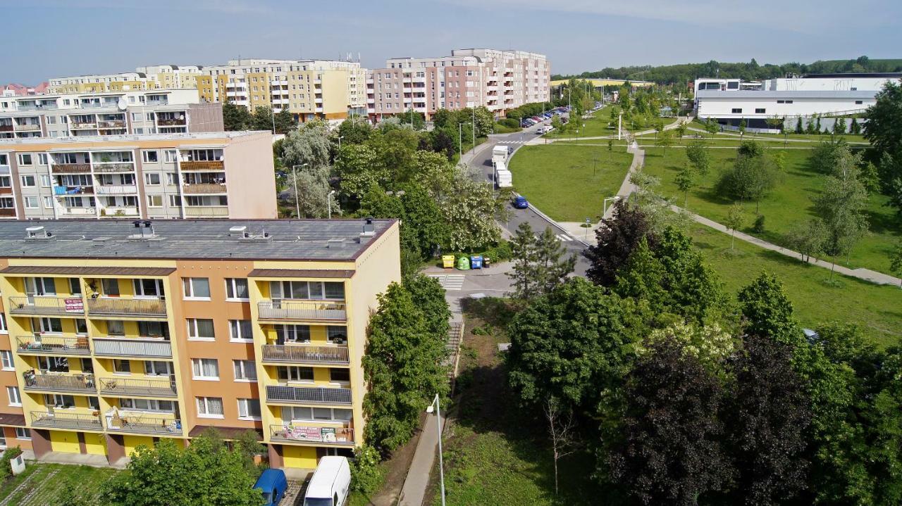 Km House Cerny Most Hostel Prága Kültér fotó
