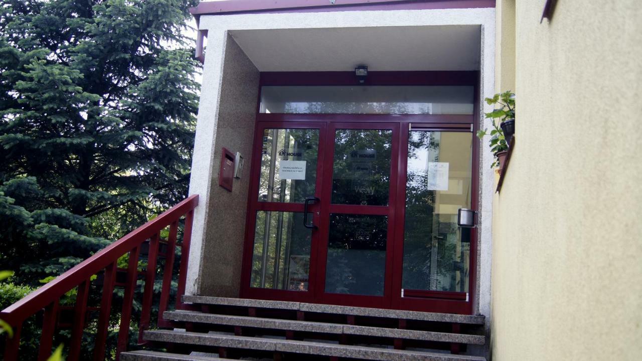 Km House Cerny Most Hostel Prága Kültér fotó