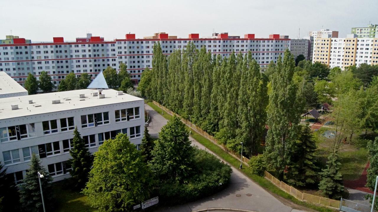 Km House Cerny Most Hostel Prága Kültér fotó