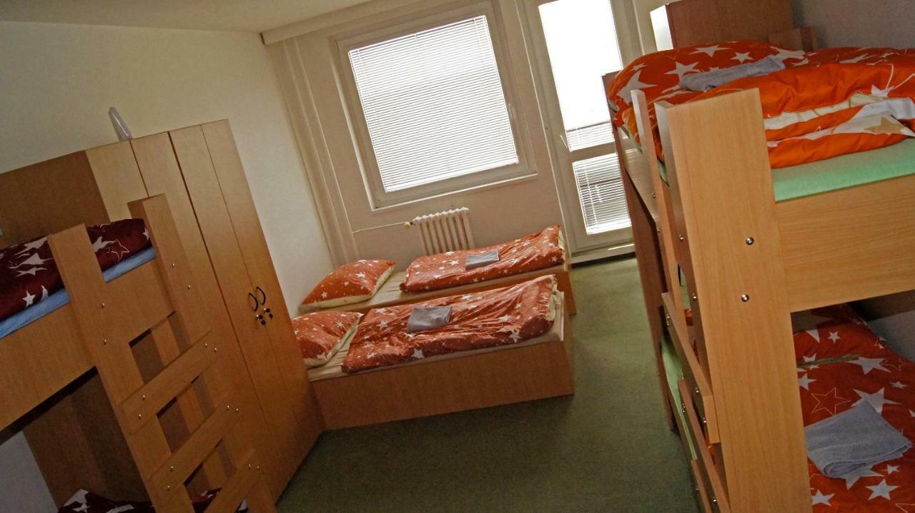 Km House Cerny Most Hostel Prága Kültér fotó