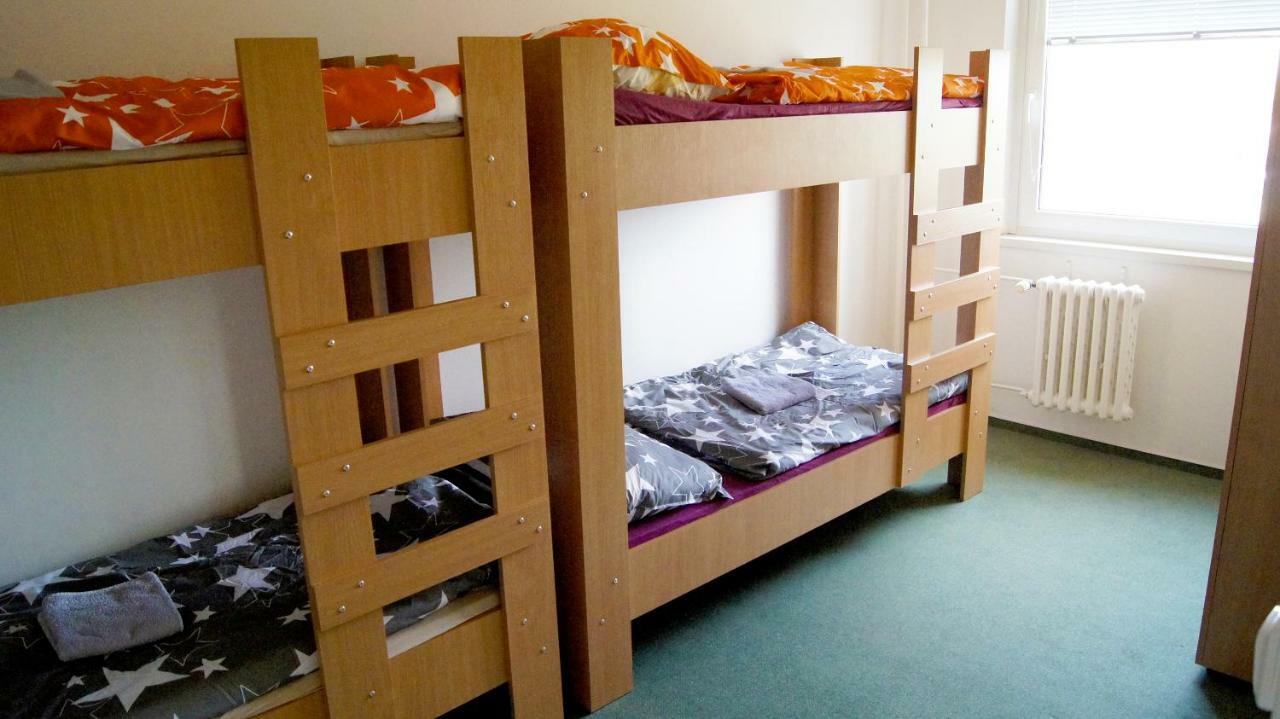 Km House Cerny Most Hostel Prága Kültér fotó