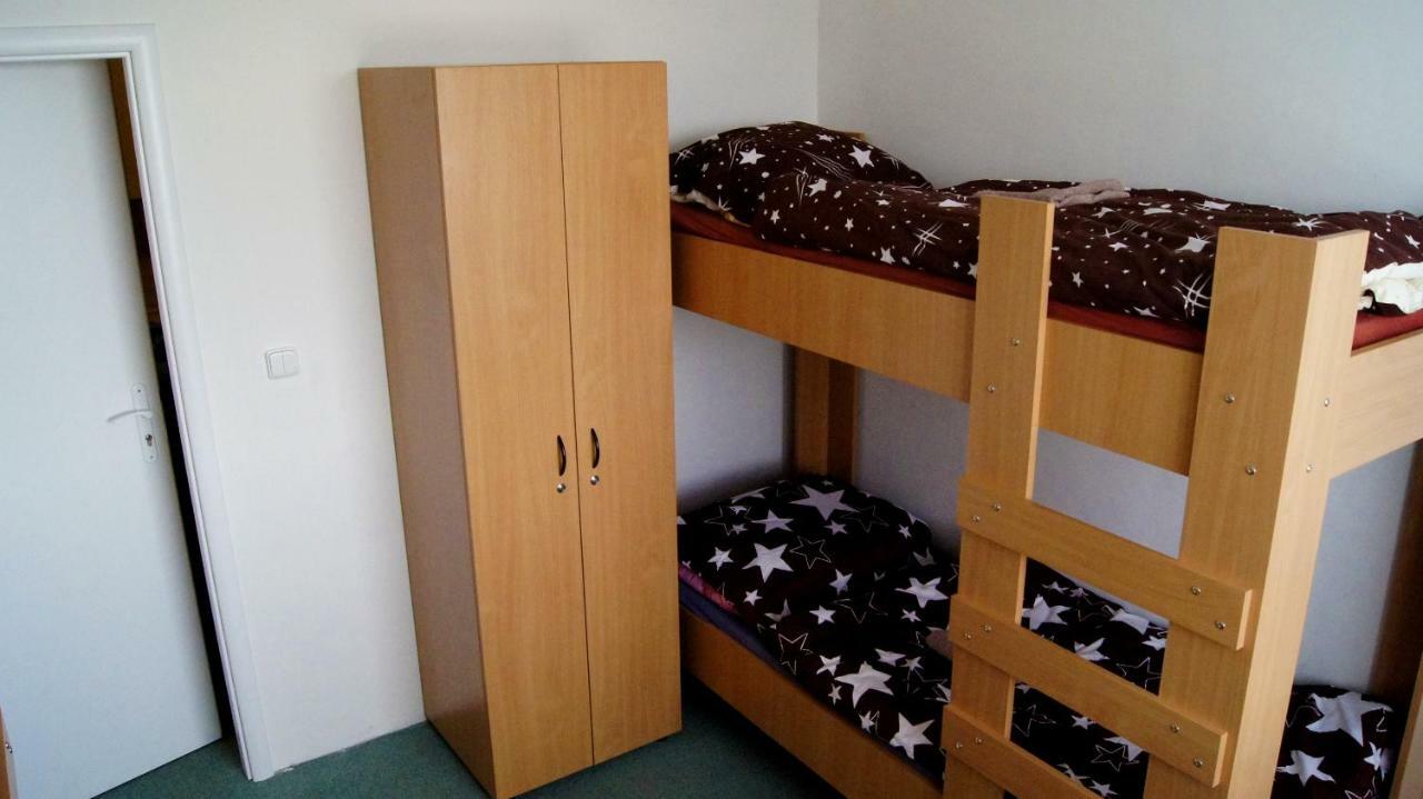 Km House Cerny Most Hostel Prága Kültér fotó