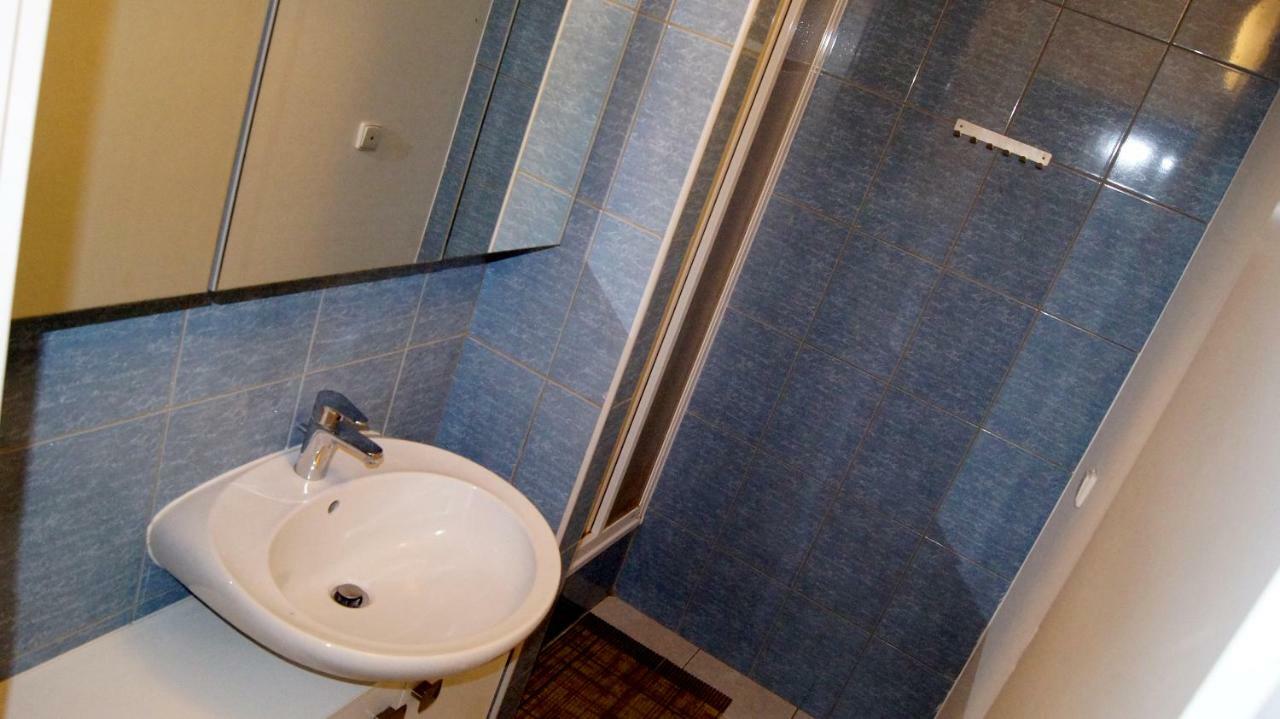 Km House Cerny Most Hostel Prága Kültér fotó