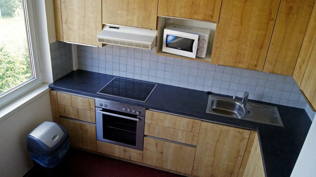 Km House Cerny Most Hostel Prága Kültér fotó