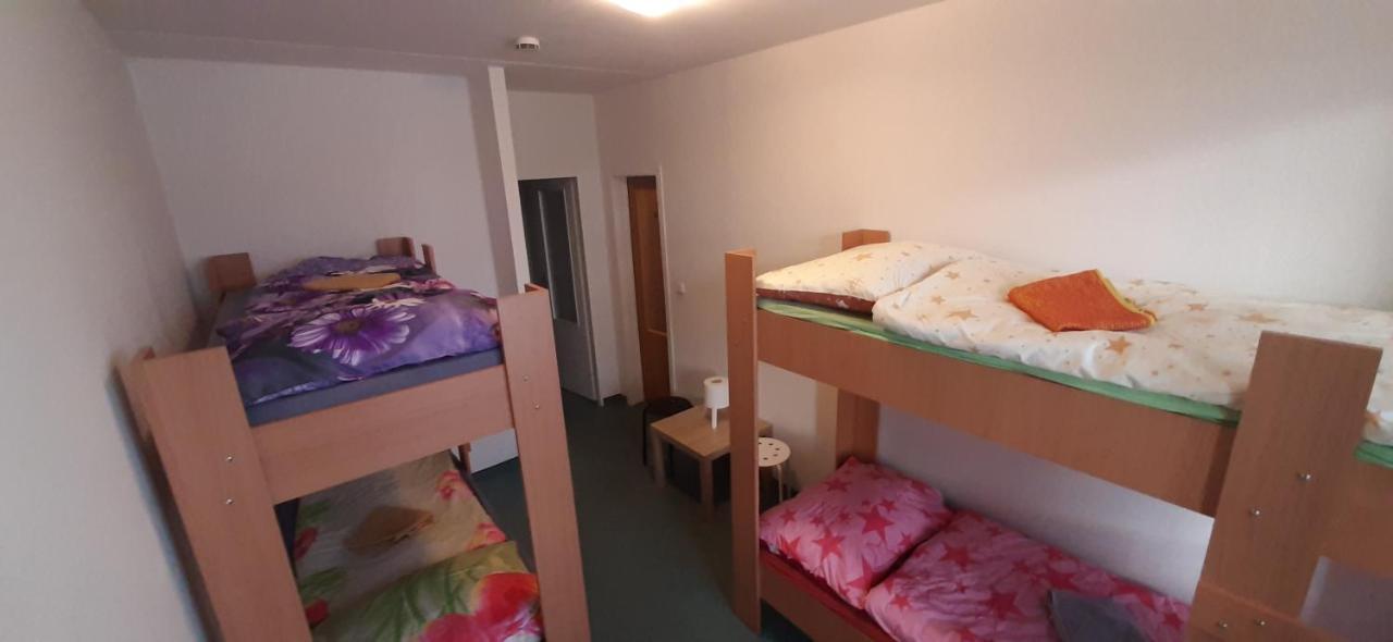 Km House Cerny Most Hostel Prága Kültér fotó
