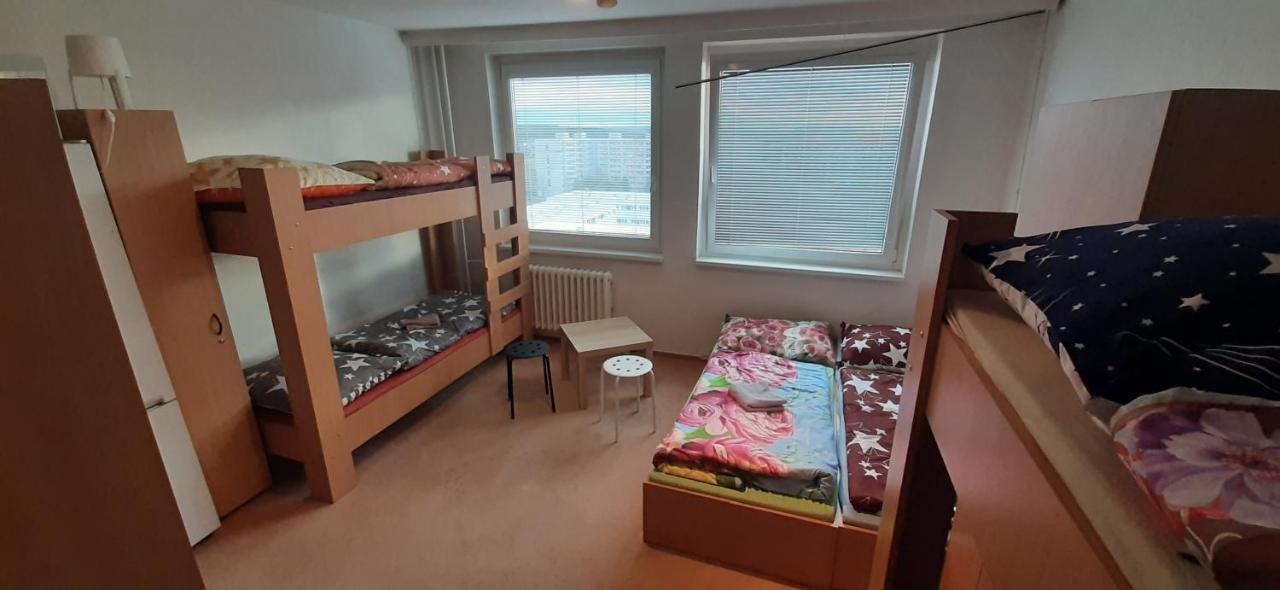 Km House Cerny Most Hostel Prága Kültér fotó